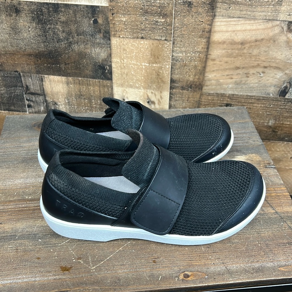 TRAQ by Alegria Qwik Smart Walking Shoe Women's Size 37 Slipâ Resistant